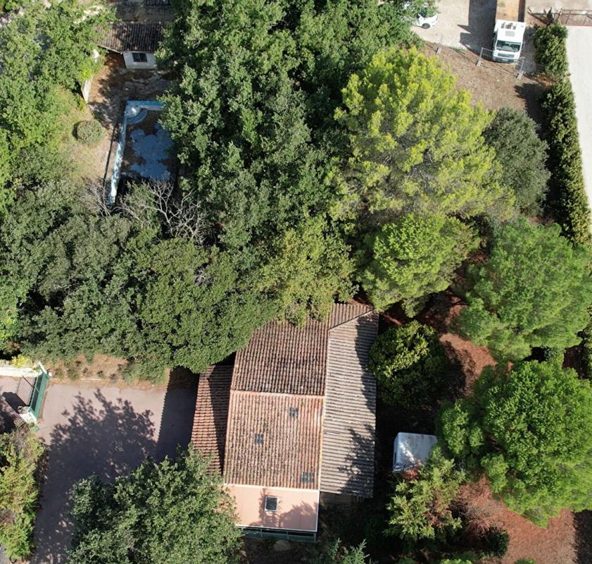 GORDES À vendre -Terrain constructible 2 000m2 avec grange et piscine à réhabiliter  -Gordes, Les Imberts 7