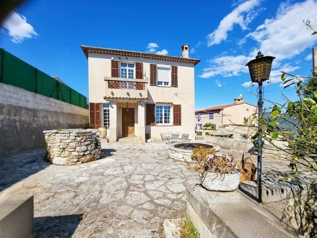 GATTIERES Maison Gattieres 6 pièce(s) 114 m2 1