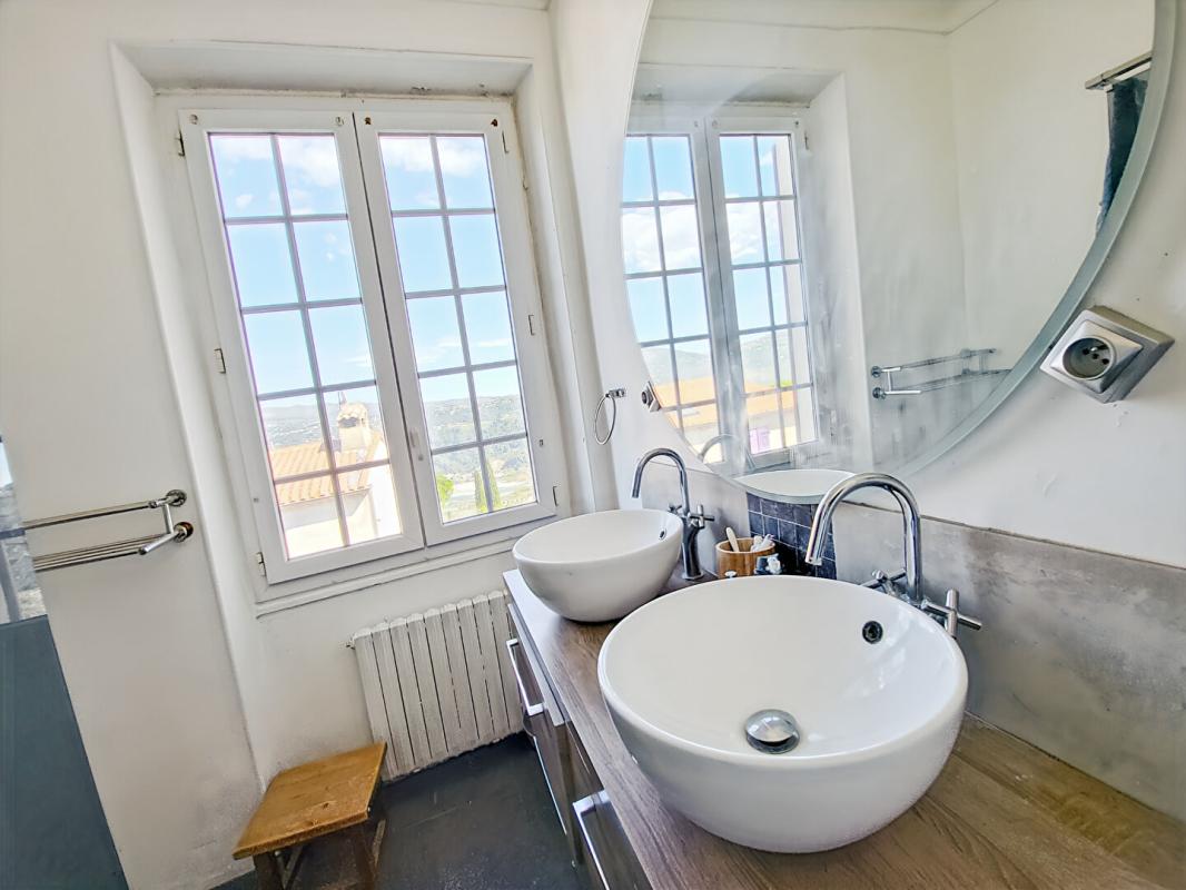 GATTIERES Maison Gattieres 6 pièce(s) 114 m2 6