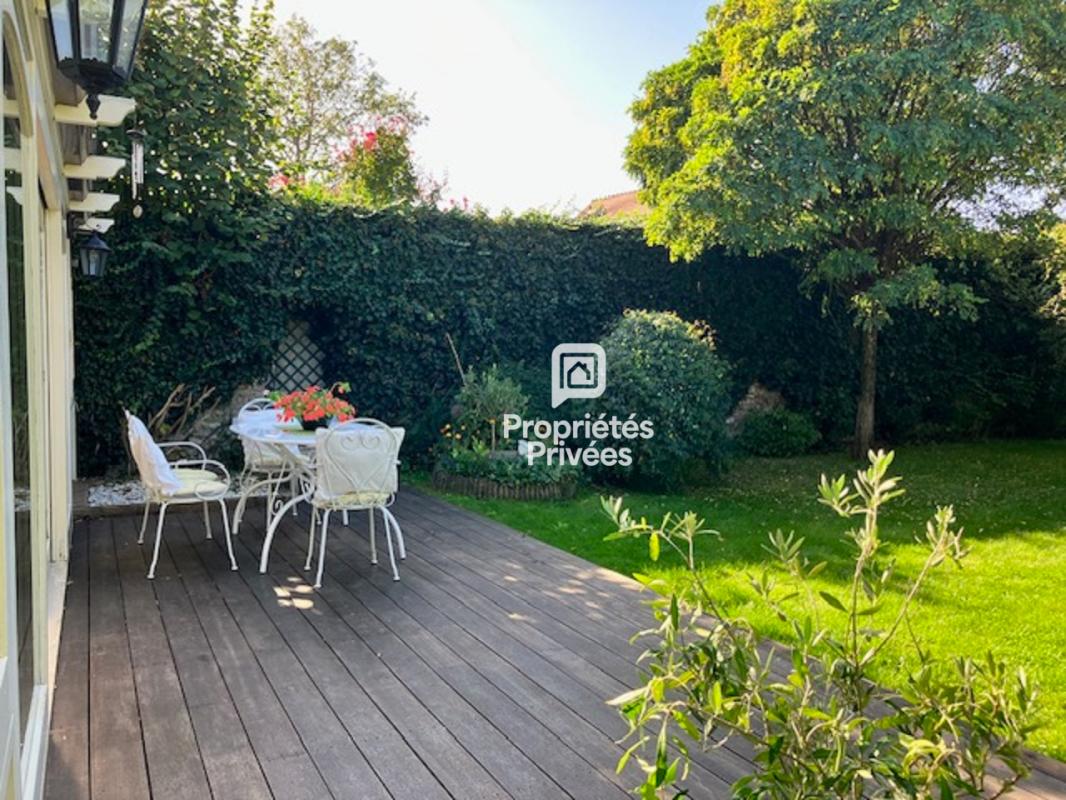 MONTFORT-L'AMAURY Maison de charme au coeur de Montfort L'Amaury 13