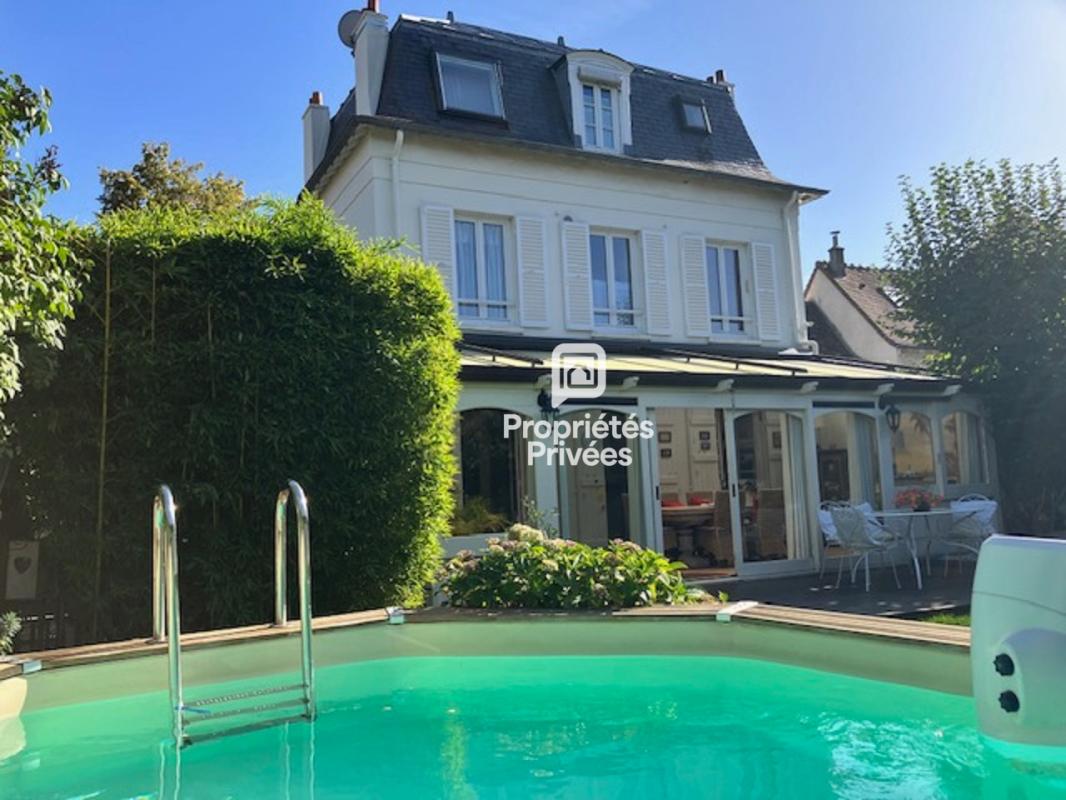 MONTFORT-L'AMAURY Maison de charme au coeur de Montfort L'Amaury 14