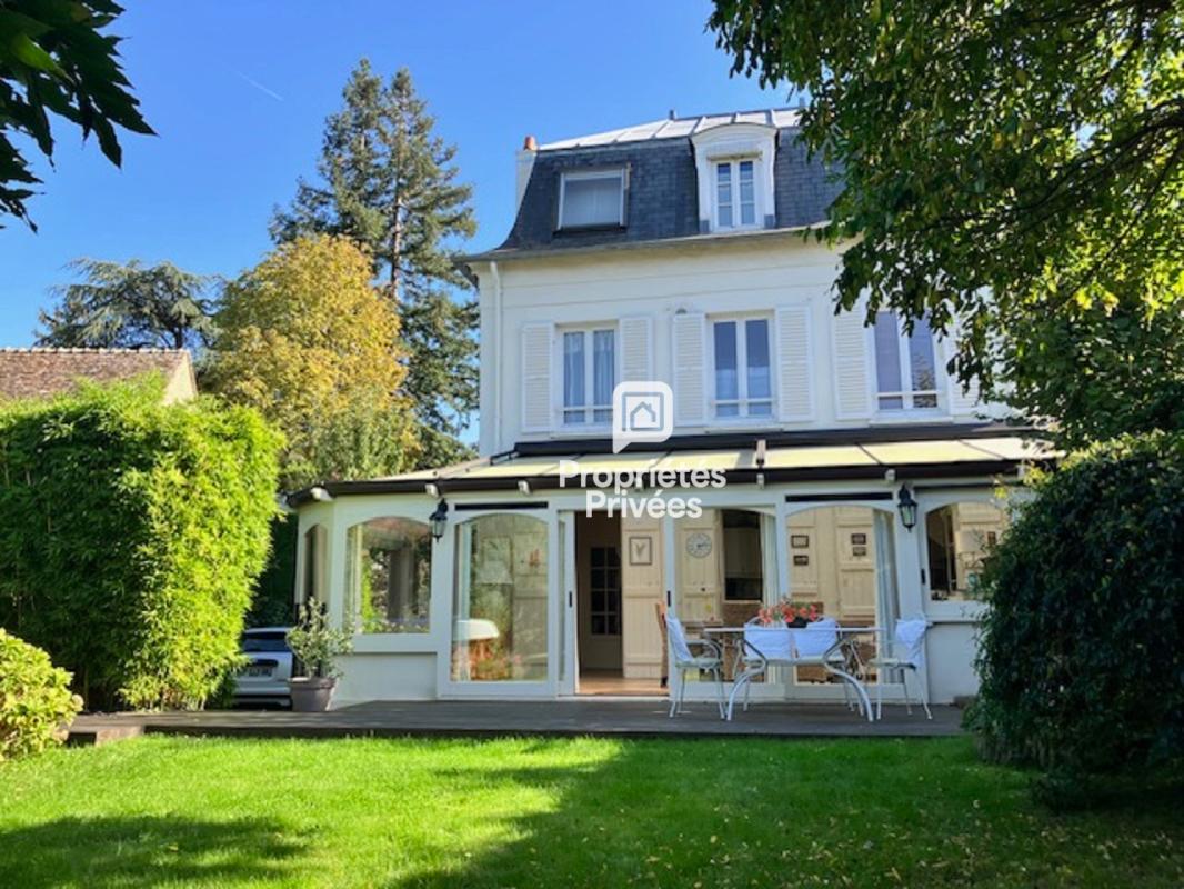 MONTFORT-L'AMAURY Maison de charme au coeur de Montfort L'Amaury 15