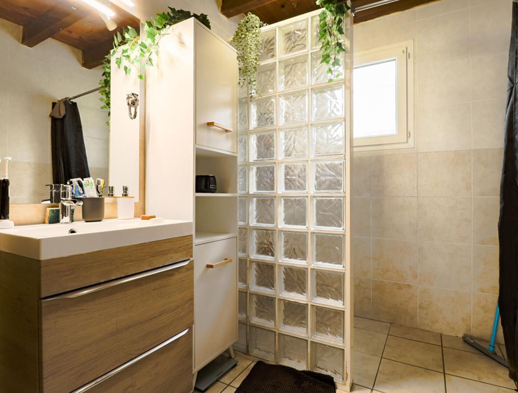 AIGUEFONDE Maison de plain-pied 76 m²  - 2 chambres - Jardin - Garage - Environnement calme 5