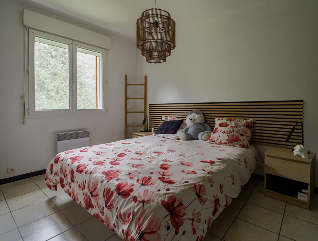 AIGUEFONDE Maison de plain-pied 76 m²  - 2 chambres - Jardin - Garage - Environnement calme 9