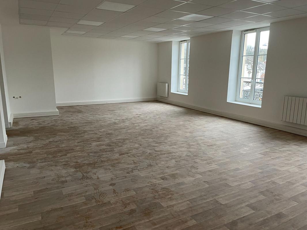 LA FERTE-SOUS-JOUARRE Bureau dans résidence de standing plein centre ville de la Ferté sous jouarre 1