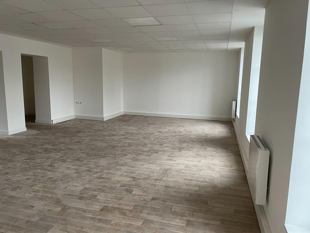 LA FERTE-SOUS-JOUARRE Bureau dans résidence de standing plein centre ville de la Ferté sous jouarre 2