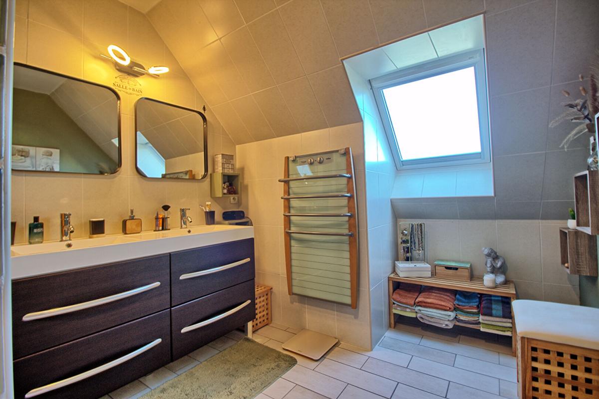 SAINT-SYLVAIN-D'ANJOU Maison centre Saint sylvain d'Anjou 120 m2 au calme square 4 chambres 12