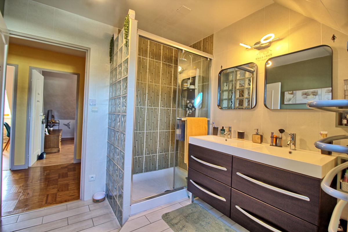 SAINT-SYLVAIN-D'ANJOU Maison centre Saint sylvain d'Anjou 120 m2 au calme square 4 chambres 6