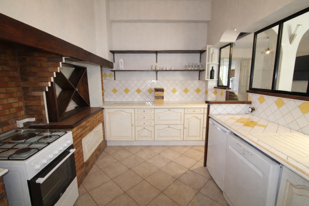 FERRALS-LES-CORBIERES Maison Ferrals Les Corbieres 6 pièce(s) 137.80 6