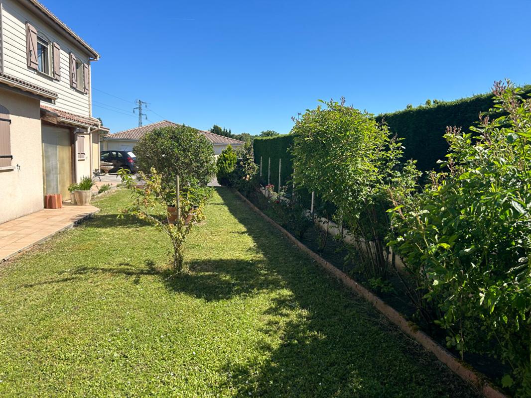 CARBON-BLANC Maison Carbon Blanc 8 pièce(s) 192 m2 sur une parcelle de 1030 m2 1