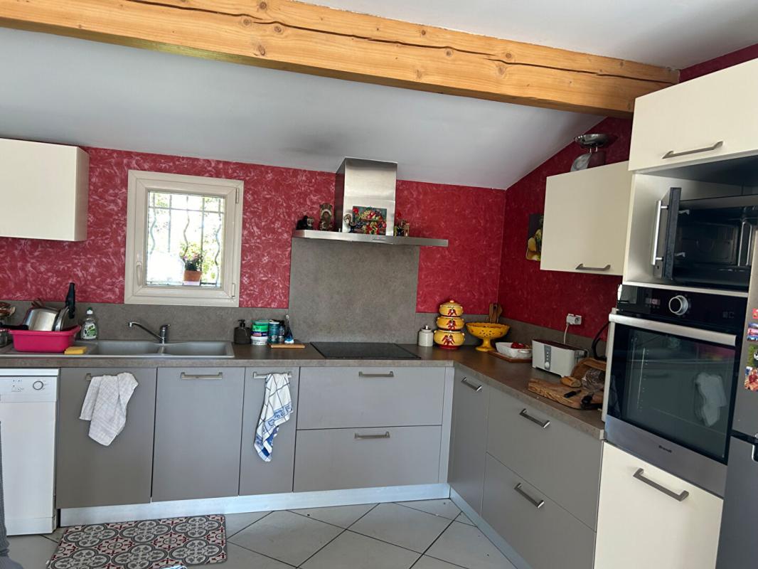 CARBON-BLANC Maison Carbon Blanc 8 pièce(s) 192 m2 sur une parcelle de 1030 m2 2