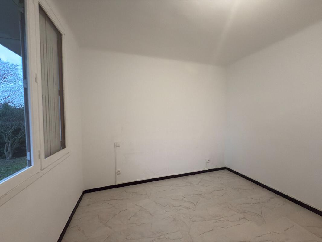 BEZIERS Appartement 3 pièces à Beziers 11