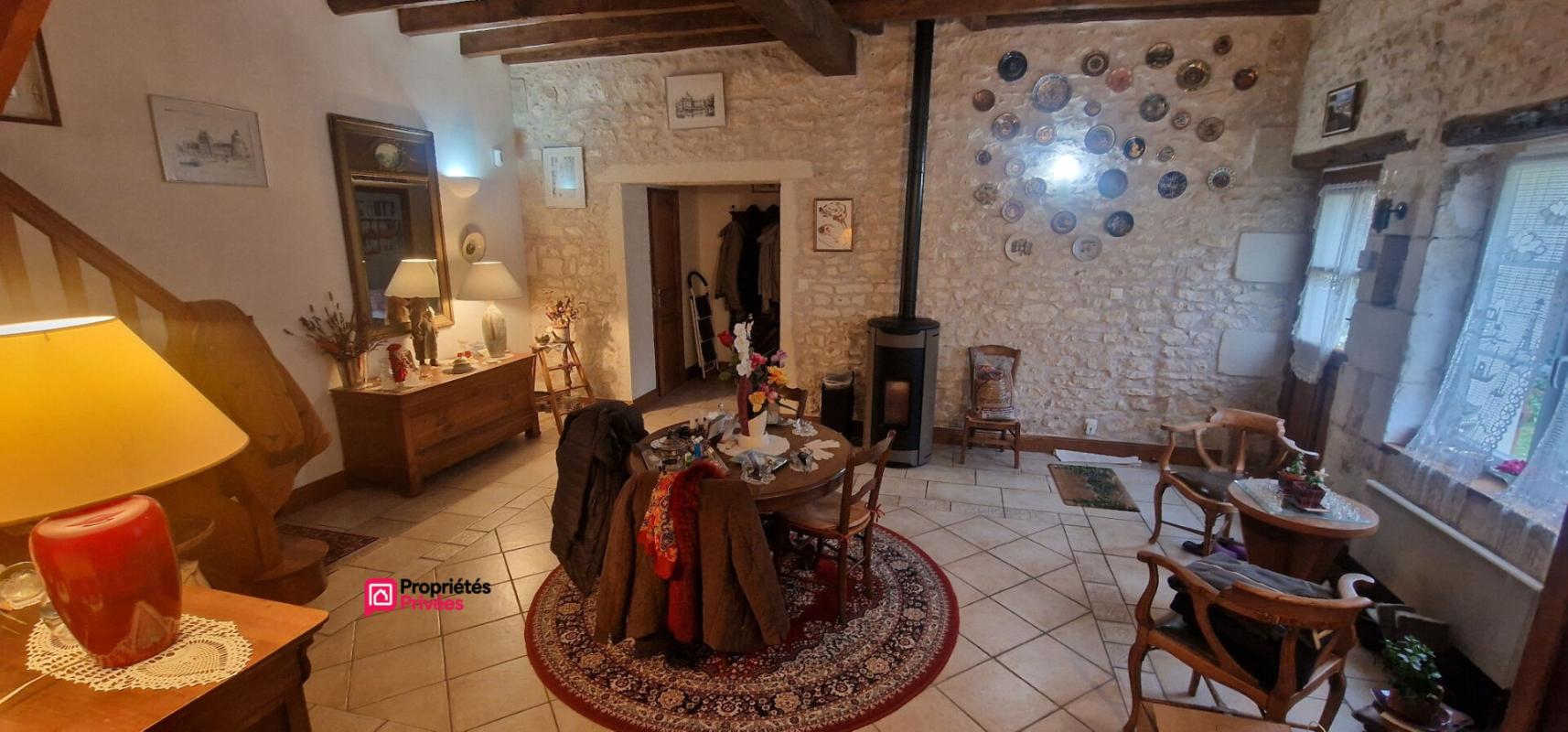 MEUSNES Longère de 155 m² - 6 pièces dont 3 chambres plus dépendances 2