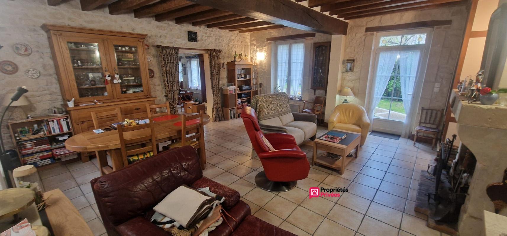 MEUSNES Longère de 155 m² - 6 pièces dont 3 chambres plus dépendances 4