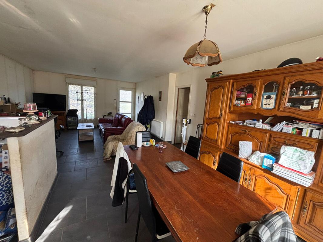 SICHAMPS Maison Sichamps 5 pièces 92.9 m2 - 3 chambres - louée - investisseur 3