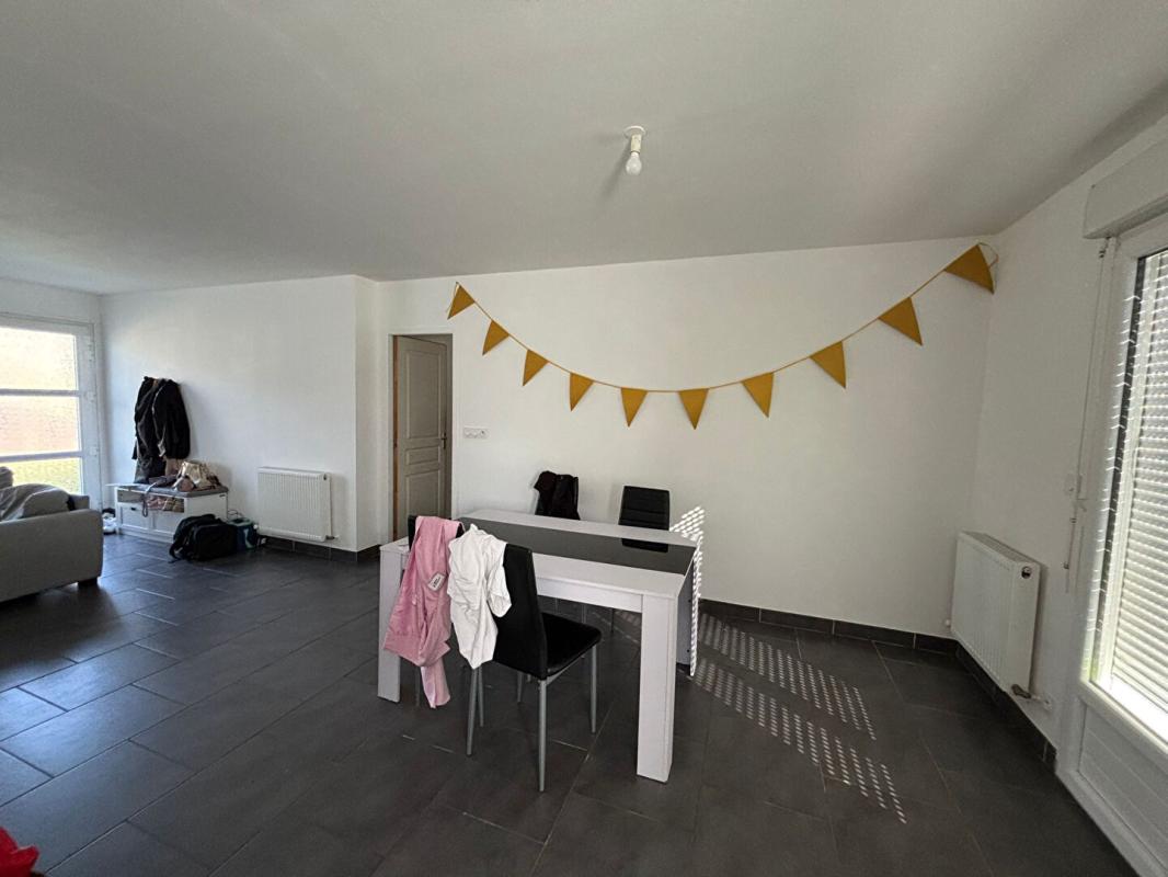 SICHAMPS Maison Sichamps 5 pièces 92.9 m2 - 3 chambres - louée - Investisseurs 3