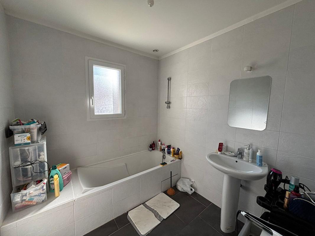 SICHAMPS Maison Sichamps 5 pièces 92.9 m2 - 3 chambres - louée - Investisseurs 7