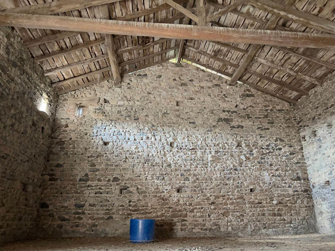 SAINT-LEGER-SOUS-LA-BUSSIERE Ancienne ferme à rénover avec vue dégagée 10