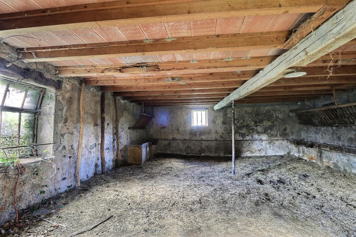 SAINT-LEGER-SOUS-LA-BUSSIERE Ancienne ferme à rénover avec vue dégagée 11