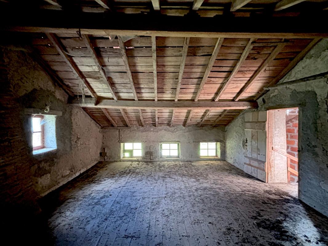 SAINT-LEGER-SOUS-LA-BUSSIERE Ancienne ferme à rénover avec vue dégagée 12