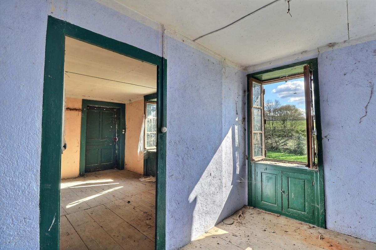SAINT-LEGER-SOUS-LA-BUSSIERE Ancienne ferme à rénover avec vue dégagée 8