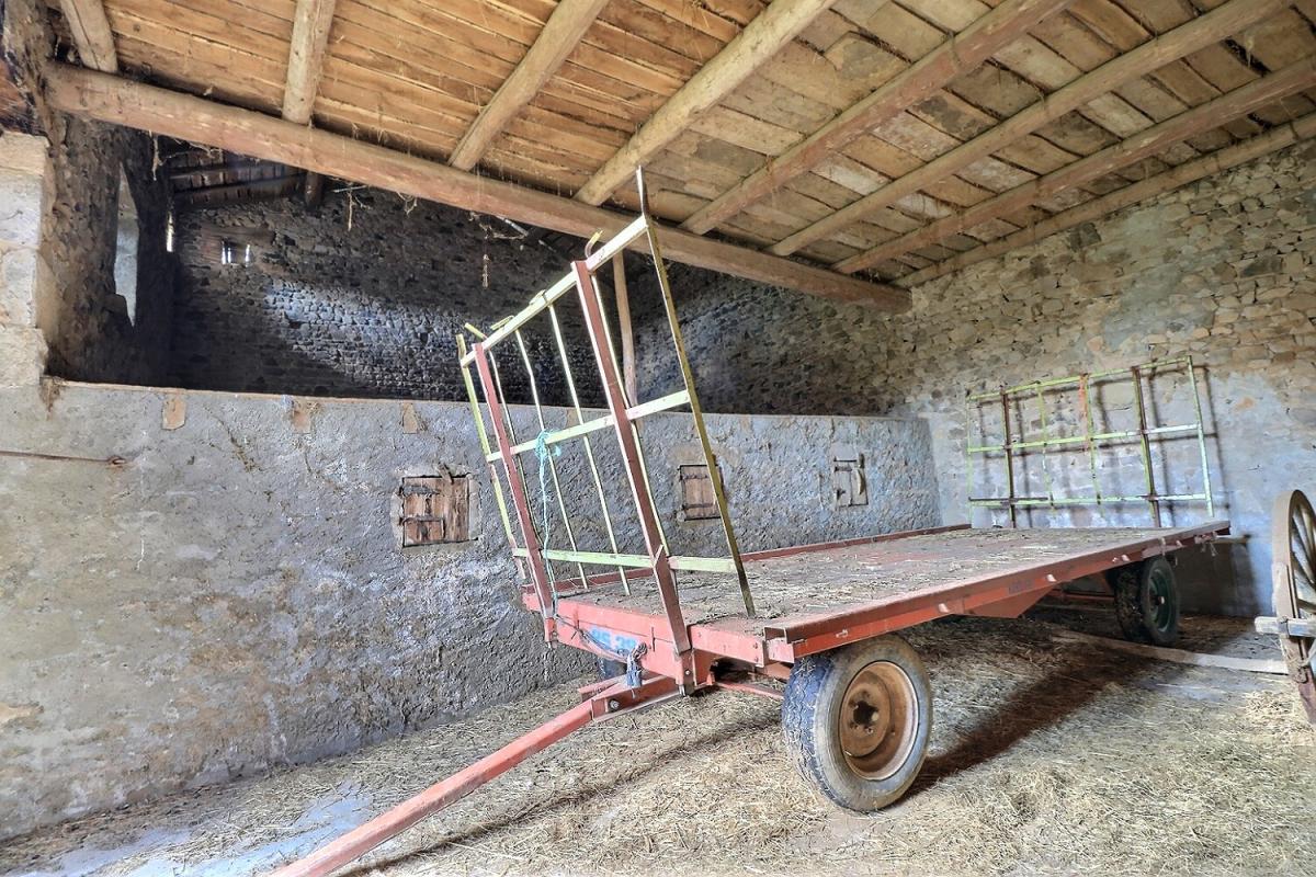 SAINT-LEGER-SOUS-LA-BUSSIERE Ancienne ferme à rénover avec vue dégagée 9