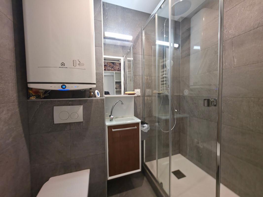 BORMES-LES-MIMOSAS T1 OPTIMISÉ + chambre cabine + PARCKING IDÉAL INVESTISSEMENT LOCATIF a 155000 EUR 6