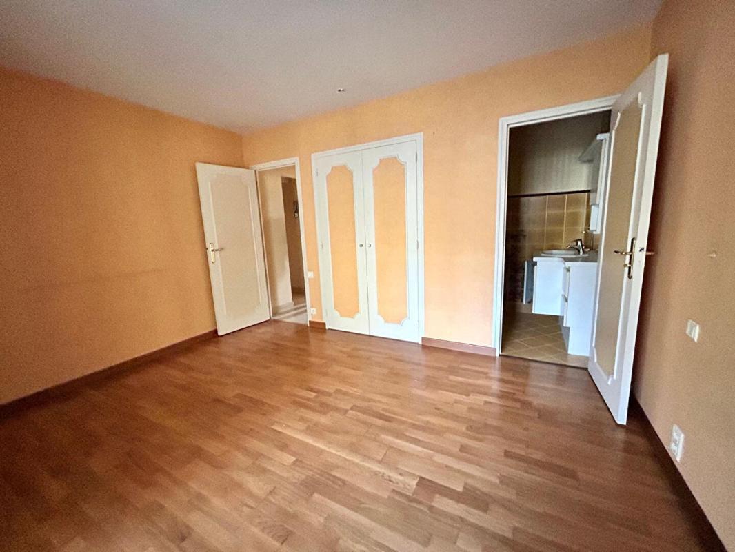 PUGNAC DÉCOUVREZ LE CHARME ET LES VOLUMES D'UNE MAISON D'ARCHITECTE - 300 M2 - 4 CHAMBRES   À PUGNAC DANS UN PARC ARBORÉ POUR SAVOURER LA TRANQUILITÉ 12