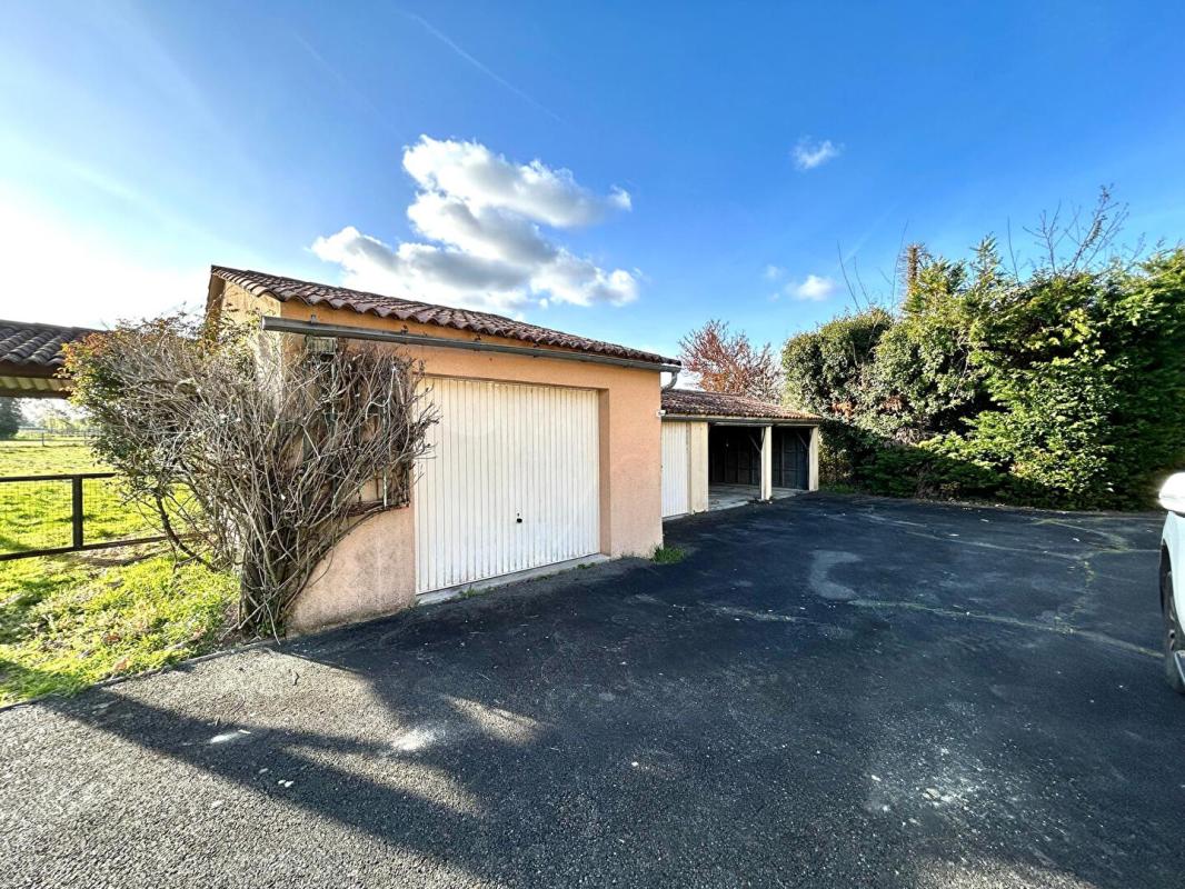 PUGNAC DÉCOUVREZ LE CHARME ET LES VOLUMES D'UNE MAISON D'ARCHITECTE - 300 M2 - 4 CHAMBRES   À PUGNAC DANS UN PARC ARBORÉ POUR SAVOURER LA TRANQUILITÉ 17