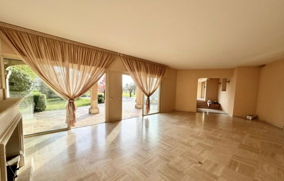 PUGNAC DÉCOUVREZ LE CHARME ET LES VOLUMES D'UNE MAISON D'ARCHITECTE - 300 M2 - 4 CHAMBRES   À PUGNAC DANS UN PARC ARBORÉ POUR SAVOURER LA TRANQUILITÉ 6