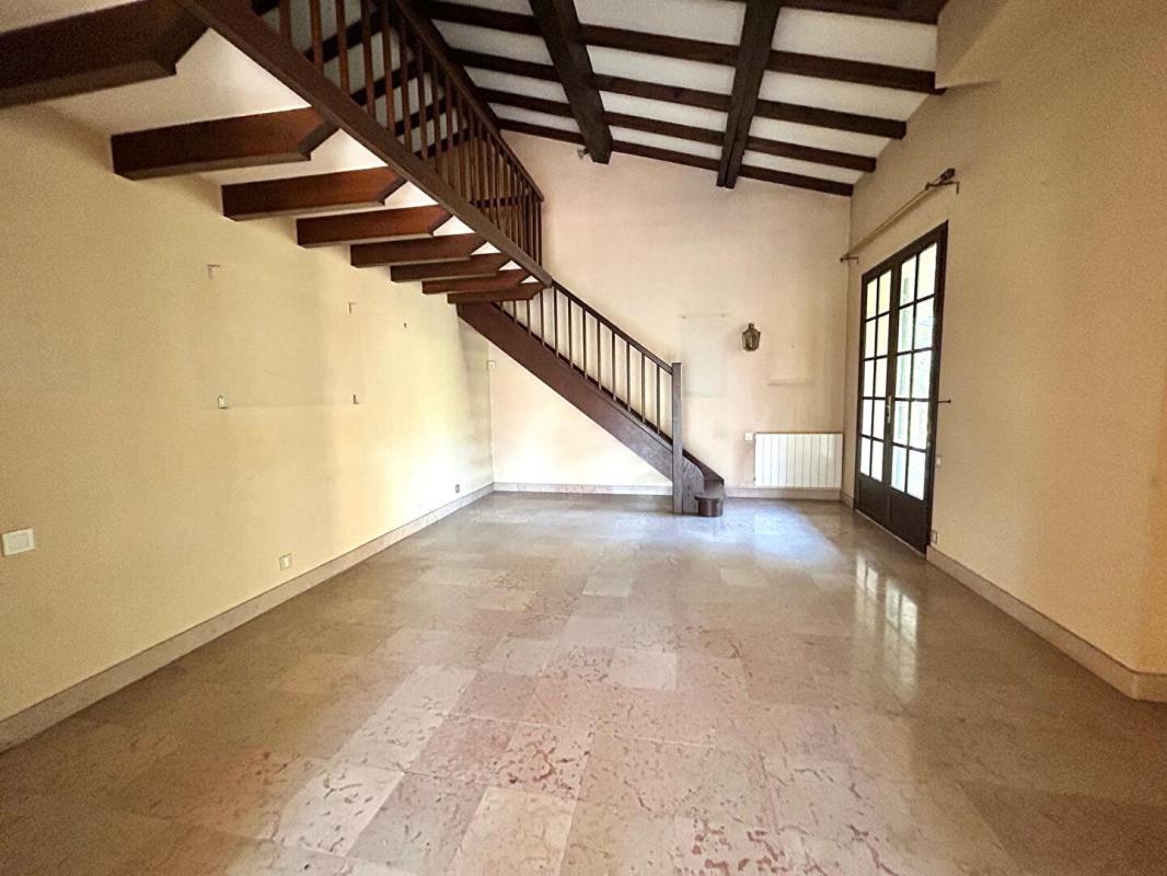 PUGNAC DÉCOUVREZ LE CHARME ET LES VOLUMES D'UNE MAISON D'ARCHITECTE - 300 M2 - 4 CHAMBRES   À PUGNAC DANS UN PARC ARBORÉ POUR SAVOURER LA TRANQUILITÉ 9