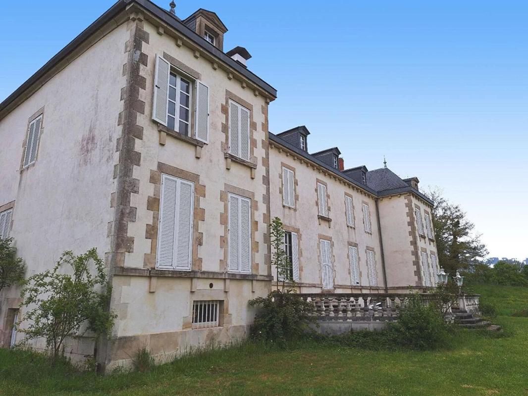 MOULINS-ENGILBERT Château Moulins Engilbert 12 pièce(s) 395,85 m2 1