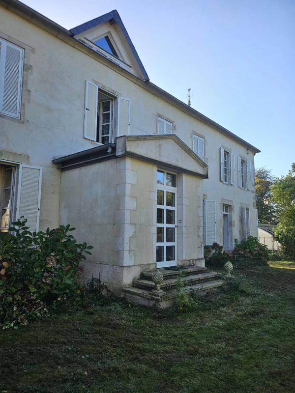 MOULINS-ENGILBERT Château Moulins Engilbert 12 pièce(s) 395,85 m2 4