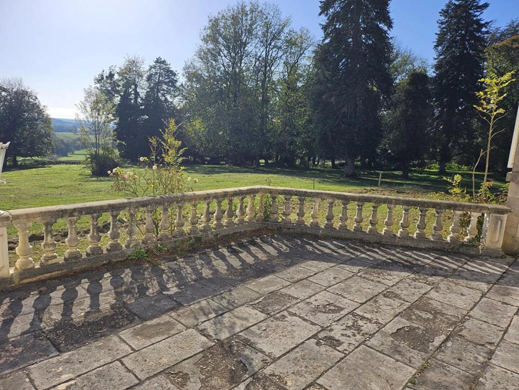 MOULINS-ENGILBERT Château Moulins Engilbert 12 pièce(s) 395,85 m2 5
