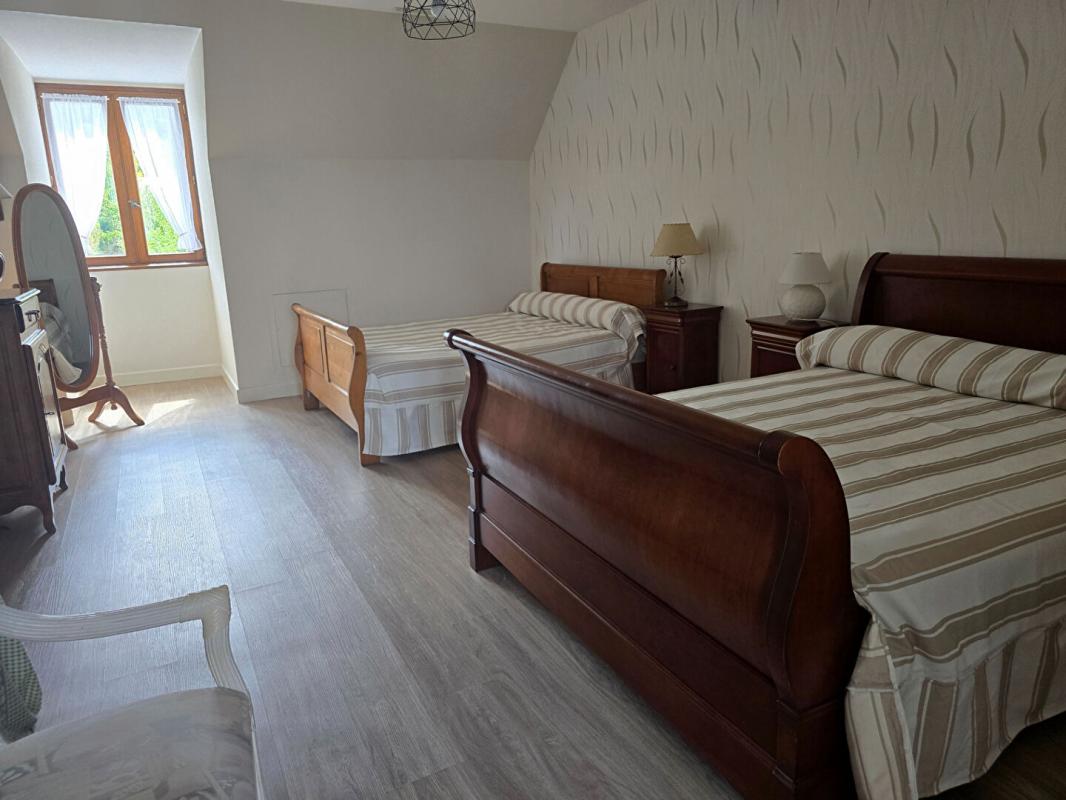 CREUZIER-LE-VIEUX Maison Creuzier Le Vieux 7 pièce(s) 193 m2 10