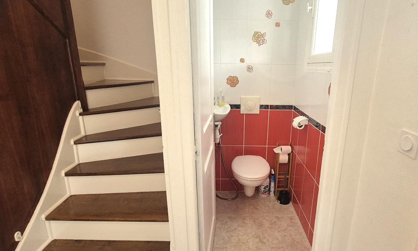 SAINT-DIZIER Belle Maison en Pierre ou de Caractère de 112 m² Rénovée avec Goût avec sa Cour fermée de 12 m², Terrasse de 56 m², Vérandas Chauffées, Garage de 32 m² avec Buanderie, Chaufferie PAC Air-Eau, Cuisine d'été et Terrain clos, arborés de 286 m² avec son Barbe 10