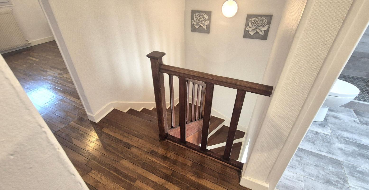 SAINT-DIZIER Belle Maison en Pierre ou de Caractère de 112 m² Rénovée avec Goût avec sa Cour fermée de 12 m², Terrasse de 56 m², Vérandas Chauffées, Garage de 32 m² avec Buanderie, Chaufferie PAC Air-Eau, Cuisine d'été et Terrain clos, arborés de 286 m² avec son Barbe 11