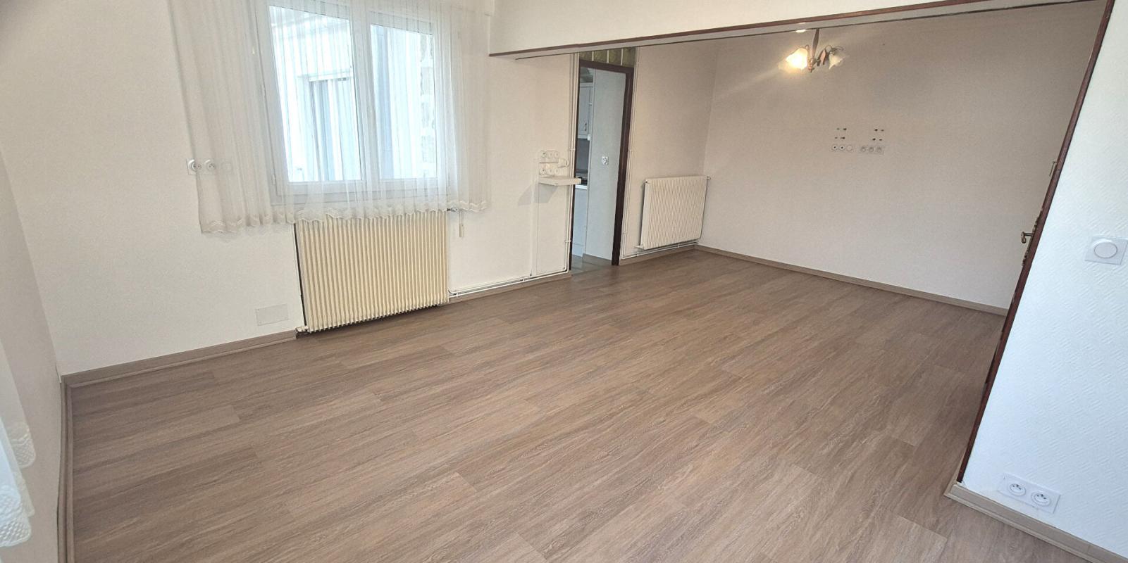 SAINT-DIZIER Belle Maison en Pierre ou de Caractère de 112 m² Rénovée avec Goût avec sa Cour fermée de 12 m², Terrasse de 56 m², Vérandas Chauffées, Garage de 32 m² avec Buanderie, Chaufferie PAC Air-Eau, Cuisine d'été et Terrain clos, arborés de 286 m² avec son Barbe 3