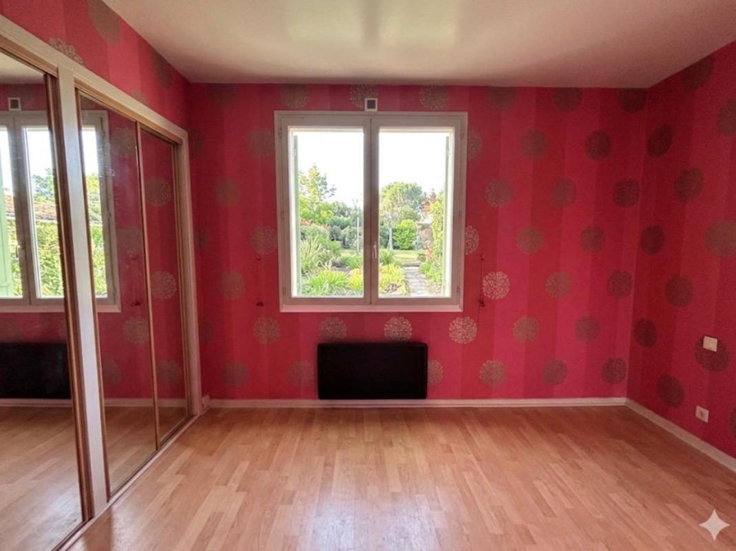 PUGNAC DÉCOUVREZ LE CHARME ET LES VOLUMES D'UNE MAISON D'ARCHITECTE - 300 M2 - 4 CHAMBRES À PUGNAC DANS UN PARC ARBORÉ POUR SAVOURER LA TRANQUILITÉ 12