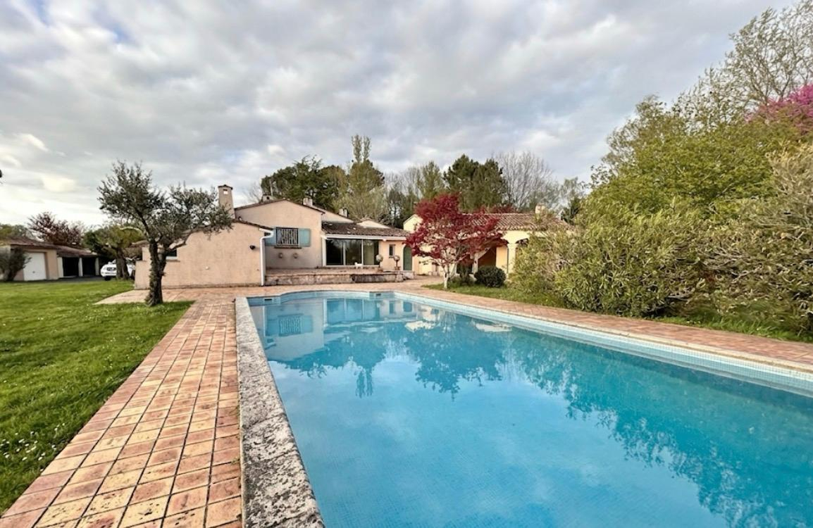 PUGNAC DÉCOUVREZ LE CHARME ET LES VOLUMES D'UNE MAISON D'ARCHITECTE - 300 M2 - 4 CHAMBRES À PUGNAC DANS UN PARC ARBORÉ POUR SAVOURER LA TRANQUILITÉ 17