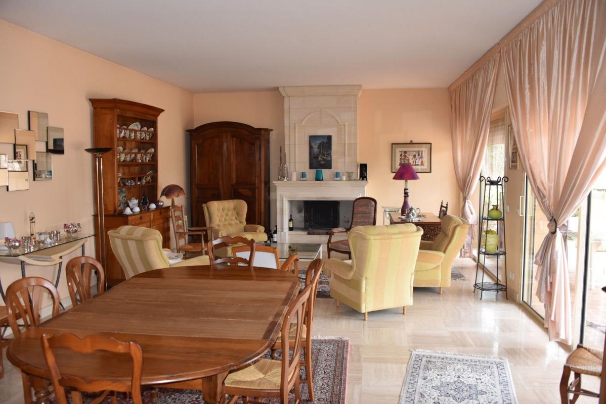 PUGNAC DÉCOUVREZ LE CHARME ET LES VOLUMES D'UNE MAISON D'ARCHITECTE - 300 M2 - 4 CHAMBRES À PUGNAC DANS UN PARC ARBORÉ POUR SAVOURER LA TRANQUILITÉ 9