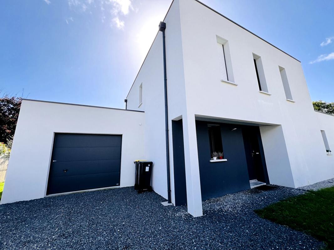 SURZUR BELLE CONTEMPORAINE  AU CALME 155 m2- 4 chambres- Garage 11