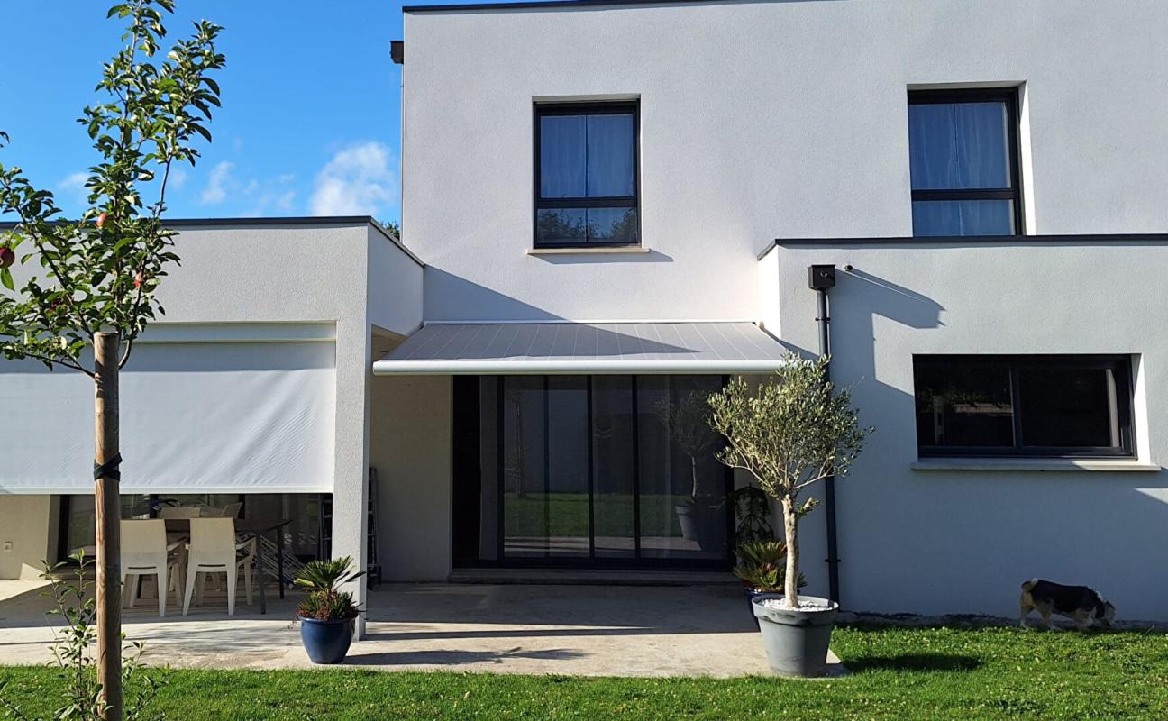 SURZUR BELLE CONTEMPORAINE  AU CALME 155 m2- 4 chambres- Garage 12