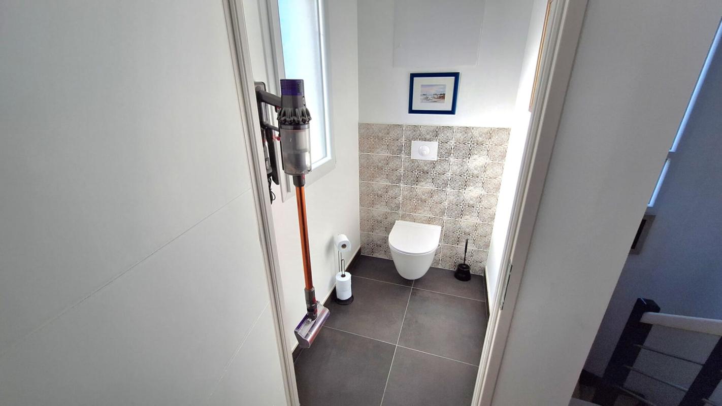 SURZUR CONTEMPORAINE SURZUR CENTRE 155 m2- 4 chambres- Garage 8