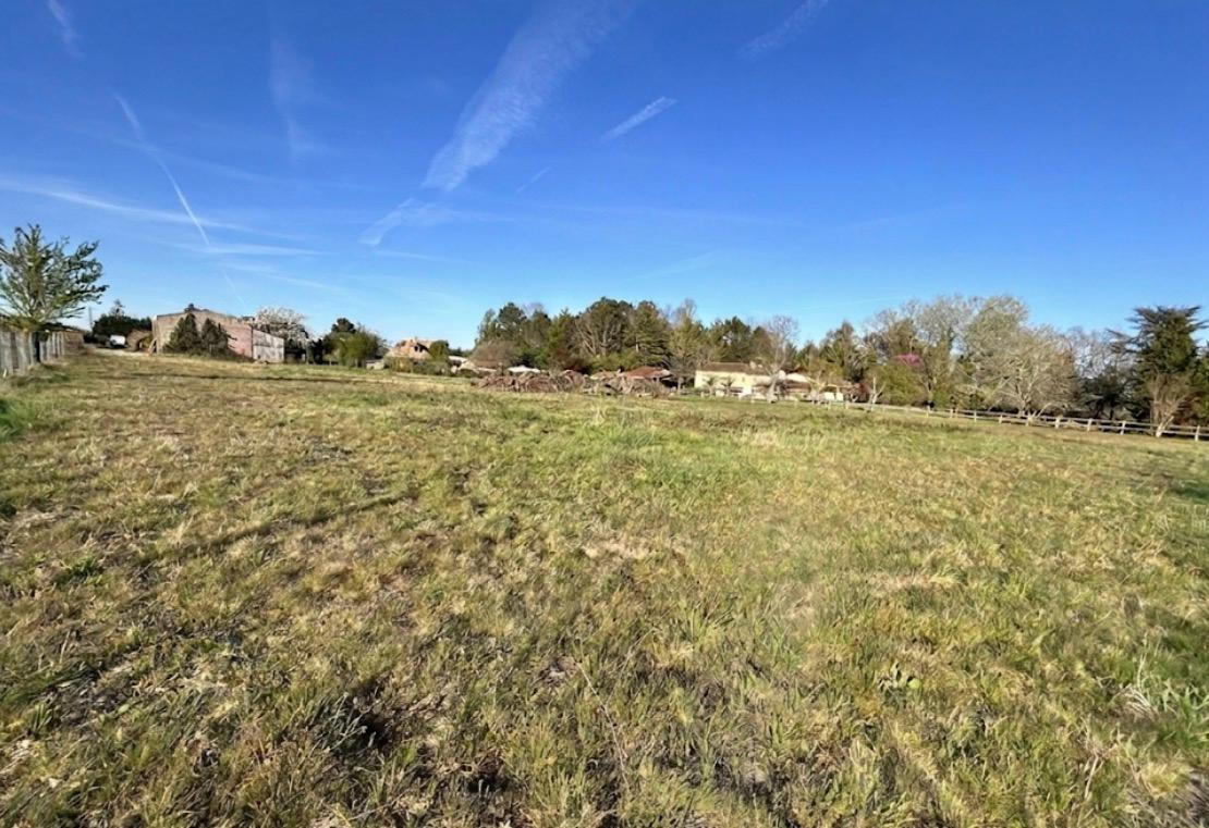 PUGNAC Terrain  à bâtir pour locaux Industriels et Commerciaux   -  4724 m2 - LOTS C1 et C2 3