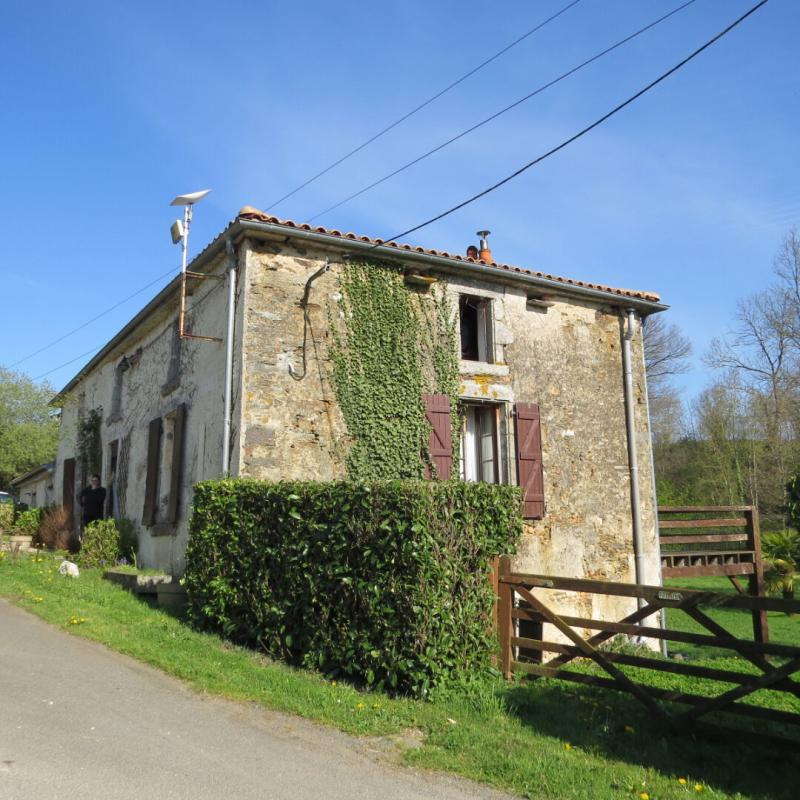 SAINT-PAUL-EN-GATINE Ancien Moulin dans son cadre bucolique 3