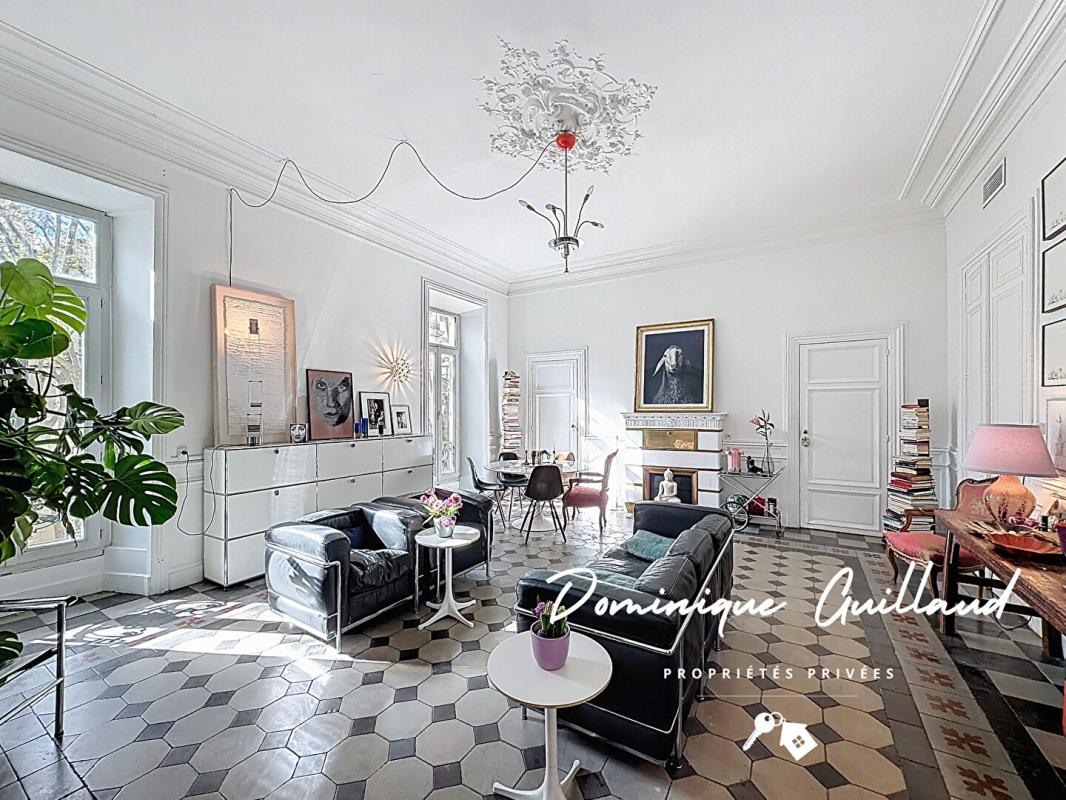 NIMES NÎMES -MAISON CARRÉ 2