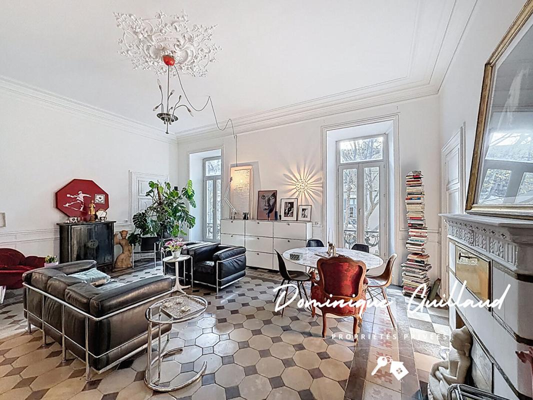 NIMES NÎMES -MAISON CARRÉ 8