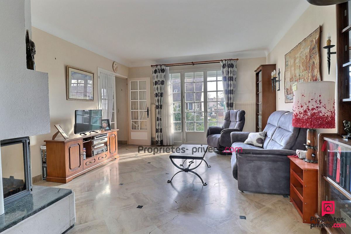 SAINTE-GENEVIEVE-DES-BOIS Maison Sainte Genevieve Des Bois 8 pièces 150 m2 1