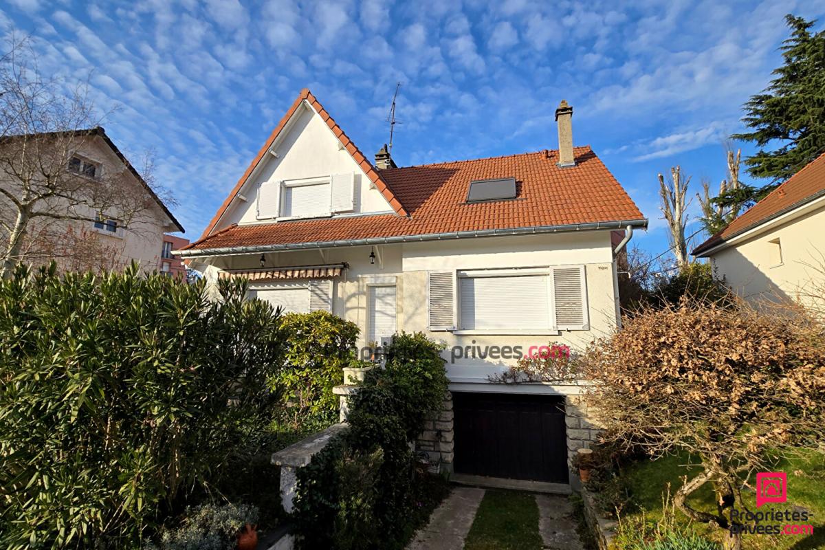 SAINTE-GENEVIEVE-DES-BOIS Maison Sainte Genevieve Des Bois 8 pièces 150 m2 13